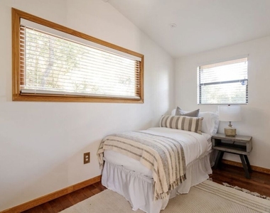517 Canon View Trail - Photo Thumbnail 18