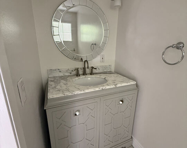 1238 S Holt Avenue - Photo Thumbnail 33