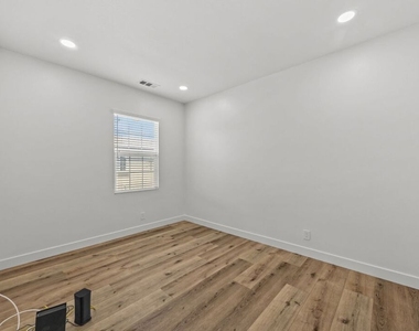 15769 Agave Avenue - Photo Thumbnail 27