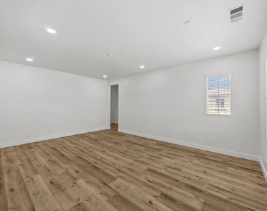 15769 Agave Avenue - Photo Thumbnail 21