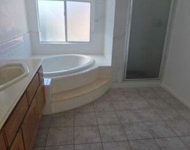 12023 Stone Gate Way - Photo Thumbnail 36