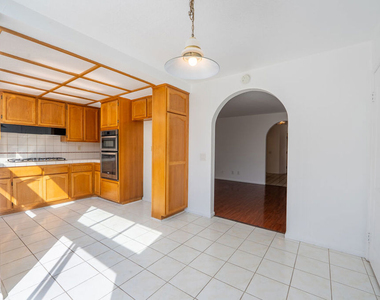 12023 Stone Gate Way - Photo Thumbnail 23