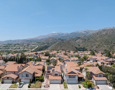 12023 Stone Gate Way - Photo Thumbnail 6