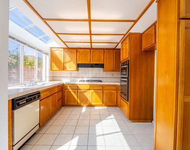 12023 Stone Gate Way - Photo Thumbnail 25