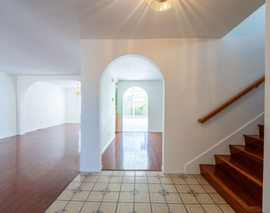 12023 Stone Gate Way - Photo Thumbnail 10