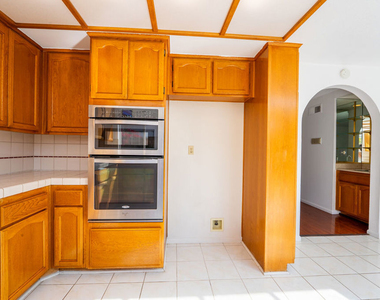 12023 Stone Gate Way - Photo Thumbnail 28
