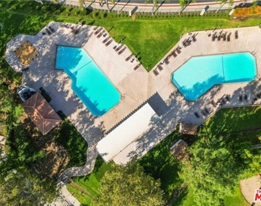 12023 Stone Gate Way - Photo Thumbnail 4