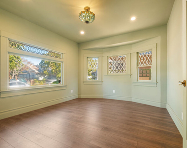 2180 W 31st Street - Photo Thumbnail 9