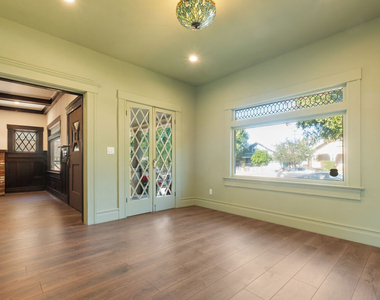 2180 W 31st Street - Photo Thumbnail 8