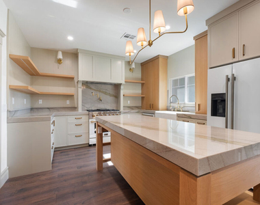 2180 W 31st Street - Photo Thumbnail 10