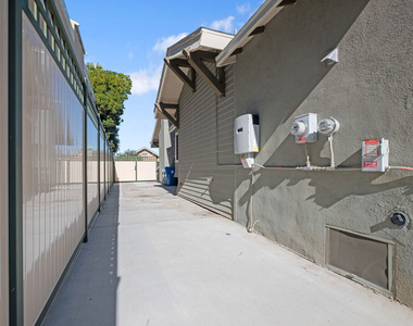 2180 W 31st Street - Photo Thumbnail 24