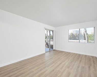 305 San Vicente Boulevard - Photo Thumbnail 12
