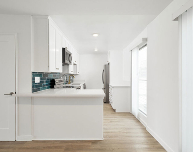305 San Vicente Boulevard - Photo Thumbnail 1