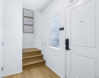 1907 Capella St - Photo Thumbnail 7
