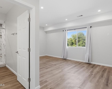 1740 Patricia Avenue - Photo Thumbnail 37