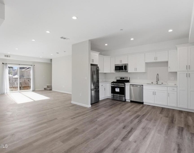 1740 Patricia Avenue - Photo Thumbnail 17