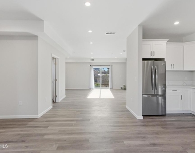 1740 Patricia Avenue - Photo Thumbnail 22