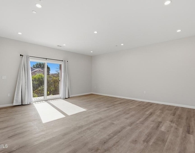 1740 Patricia Avenue - Photo Thumbnail 32