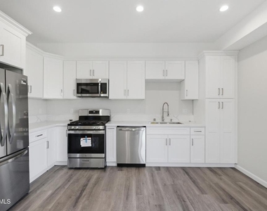 1740 Patricia Avenue - Photo Thumbnail 18