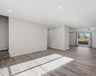 1740 Patricia Avenue - Photo Thumbnail 16