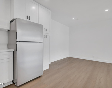 605 Warwick Avenue - Photo Thumbnail 12