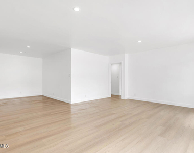 605 Warwick Avenue - Photo Thumbnail 10