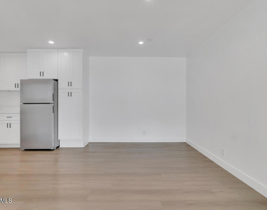 605 Warwick Avenue - Photo Thumbnail 17