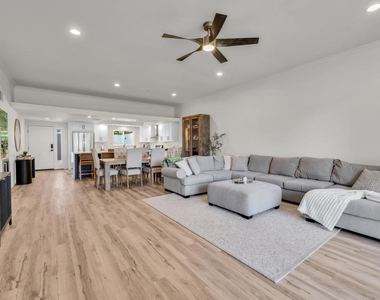 47760 Eisenhower Drive - Photo Thumbnail 8