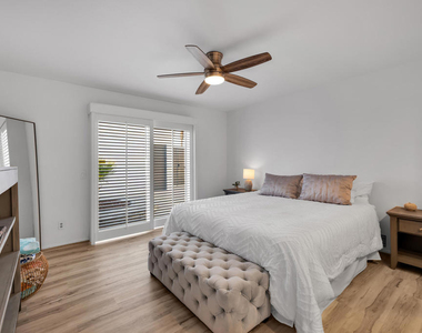 47760 Eisenhower Drive - Photo Thumbnail 24
