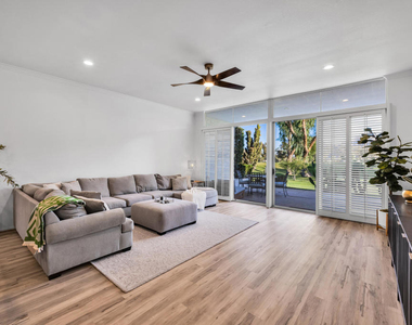 47760 Eisenhower Drive - Photo Thumbnail 6