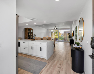 47760 Eisenhower Drive - Photo Thumbnail 5