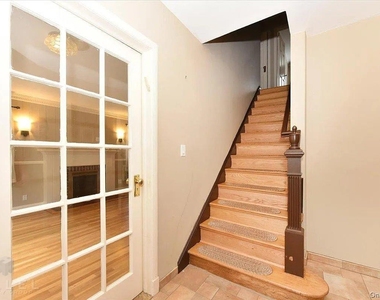196th Street - Photo Thumbnail 1