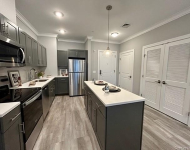 75 E Hoffman Avenue - Photo Thumbnail 7