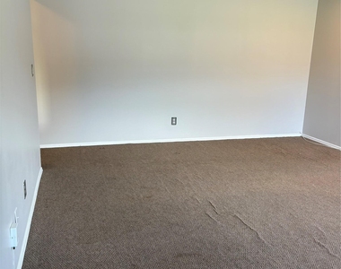 4 Fishkill Glen Drive - Photo Thumbnail 7
