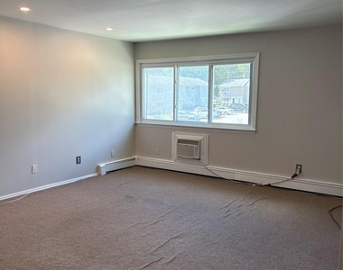 4 Fishkill Glen Drive - Photo Thumbnail 6