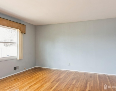 11 Wellesley Road - Photo Thumbnail 3