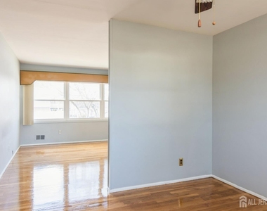 11 Wellesley Road - Photo Thumbnail 4