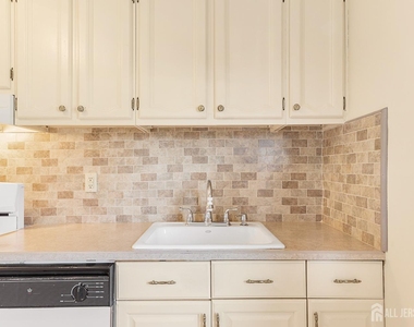 11 Wellesley Road - Photo Thumbnail 12