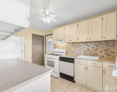 11 Wellesley Road - Photo Thumbnail 11