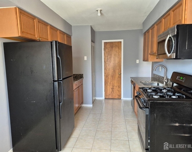 915 Edison Glen Terrace - Photo Thumbnail 6