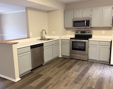 3153 Antrim Circle - Photo Thumbnail 3