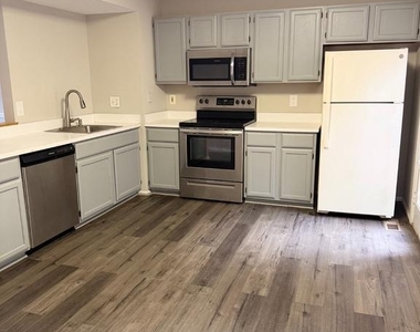 3153 Antrim Circle - Photo Thumbnail 4