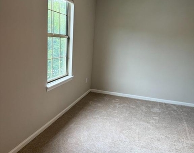 3153 Antrim Circle - Photo Thumbnail 8