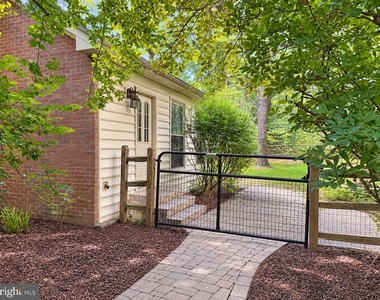 6762 Bronze Post Road - Photo Thumbnail 2