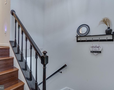3700 Roxbury Lane - Photo Thumbnail 4