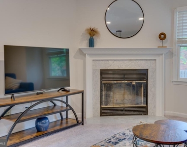 3700 Roxbury Lane - Photo Thumbnail 24
