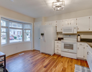 3700 Roxbury Lane - Photo Thumbnail 9