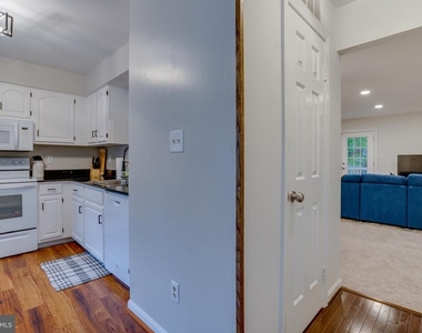 3700 Roxbury Lane - Photo Thumbnail 8