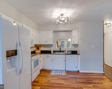 3700 Roxbury Lane - Photo Thumbnail 10