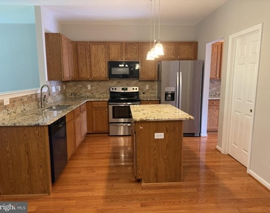 278 Yorktown Court - Photo Thumbnail 2